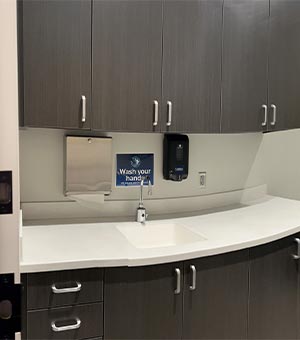 Phoenix Campus, Room 407, sink, paper towels, electrical outlet, soap dispenser